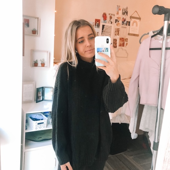 American Eagle Black Turtleneck Sweater!! - Picture 6 of 10